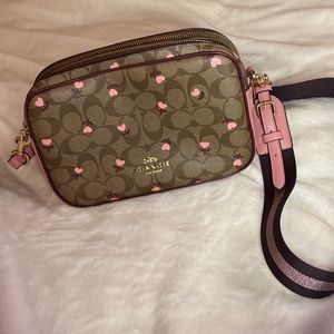 Coach Jes Crossbody In Signature Canvas With Heart Floral Print